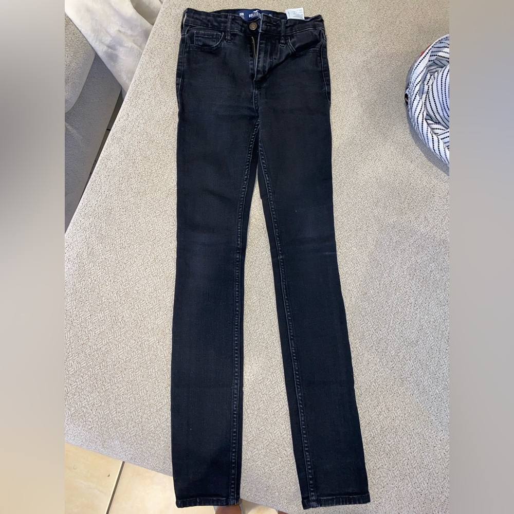 Hollister High Rise Super Skinny jeans Size00R-Black jeans. Excellent Condition